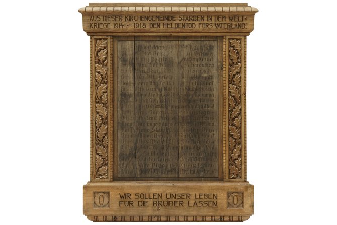 Memorial plaque from Klein Schwarzsee/Neustettin: a wooden plaque with the names of fallen soldiers